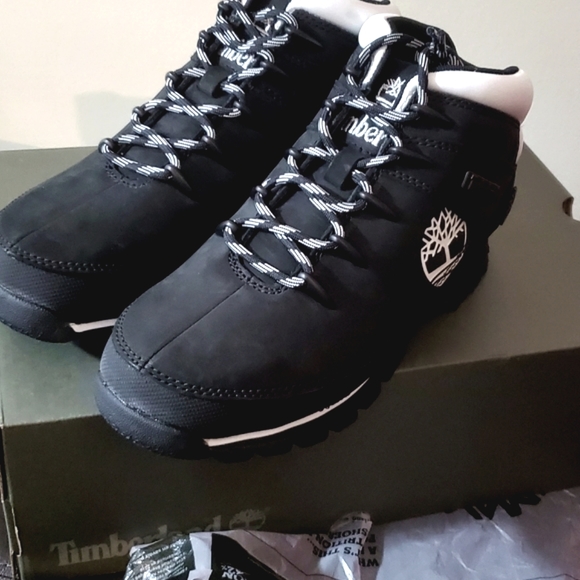 NEW Timberland hiking boots! ๐ - Picture 5 of 10
